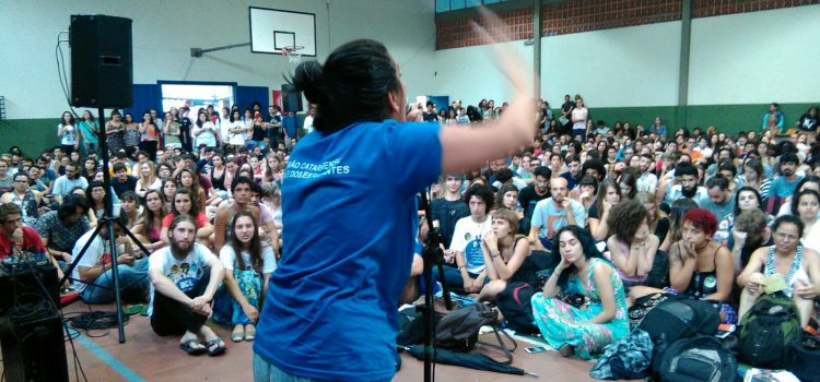 Assembleia histórica na UFSC decide mais ocupações e participação no dia 11! Assembleia histórica na UFSC decide mais ocupações e participação no dia 11!