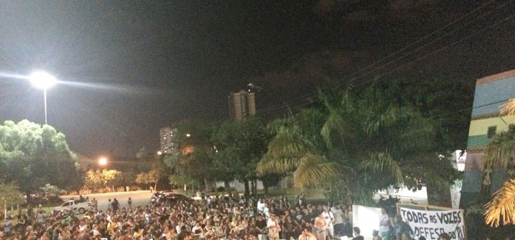 Estudantes da UFMT em greve contra o desmonte da universidade! Contra o aumento do RU! Estudantes da UFMT em greve contra o desmonte da universidade! Contra o aumento do RU!