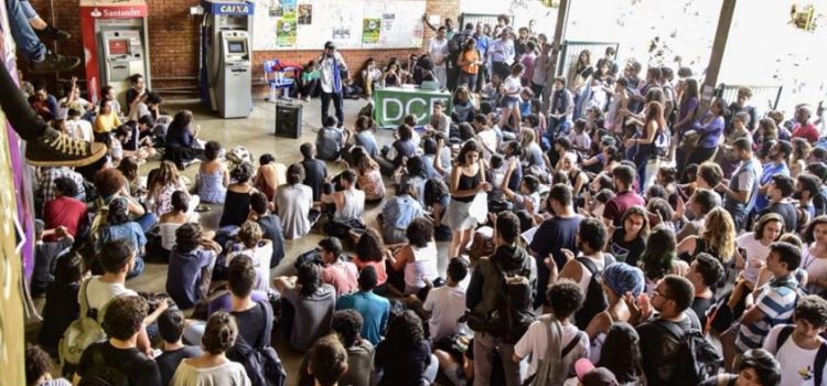 Greve dos estudantes na UNB por recomposição orçamentária! Greve dos estudantes na UNB por recomposição orçamentária!