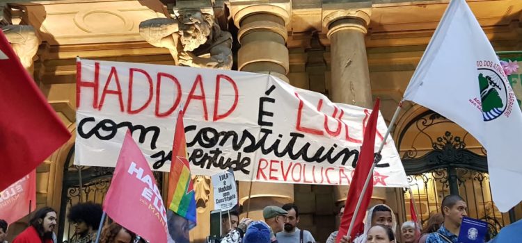 Caminhada com Haddad em SP militantes reforçam necessidade de uma Constituinte! Caminhada com Haddad em SP militantes reforçam necessidade de uma Constituinte!