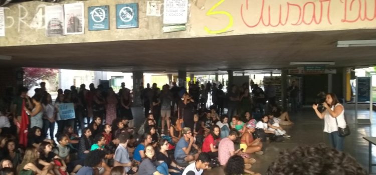 Plenária de estudantes, professores e servidores na UnB organizam voto 13! Plenária de estudantes, professores e servidores na UnB organizam voto 13!