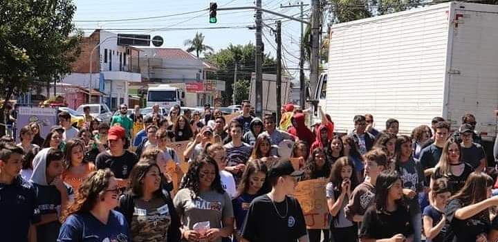 Juventude em defesa de seus direitos no RS Juventude em defesa de seus direitos no RS