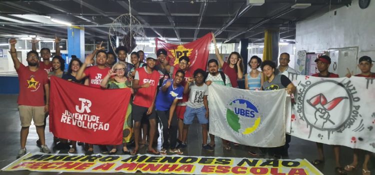 Ato público contra o fechamento da EE Nilo Póvoas Ato público contra o fechamento da EE Nilo Póvoas