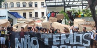 Não! Não temos donos! Não somos escravos de nenhum senhor.