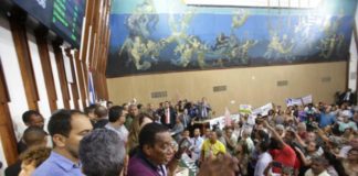 Rui Costa (PT) vai na contramão do mandato e retira direitos de servidores