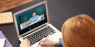 “Pagamos curso presencial, não à distância”