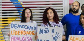 Estudantes e profissionais barram militarização de escola em Mato Grosso
