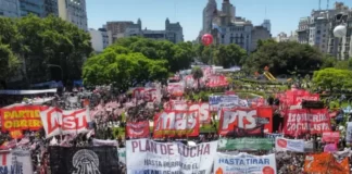 Contra Milei, trabalhadores argentinos dão o recado: “¡La patria no se vende!”