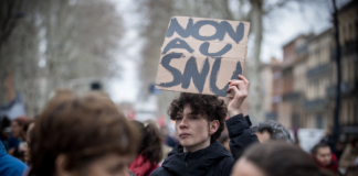 Alemanha, Reino Unido, França: um mesmo desejo de militarização contra os jovens